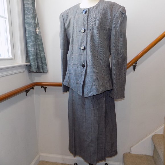 Classique Habits Black Printed Vintage Suit - Picture 8 of 9